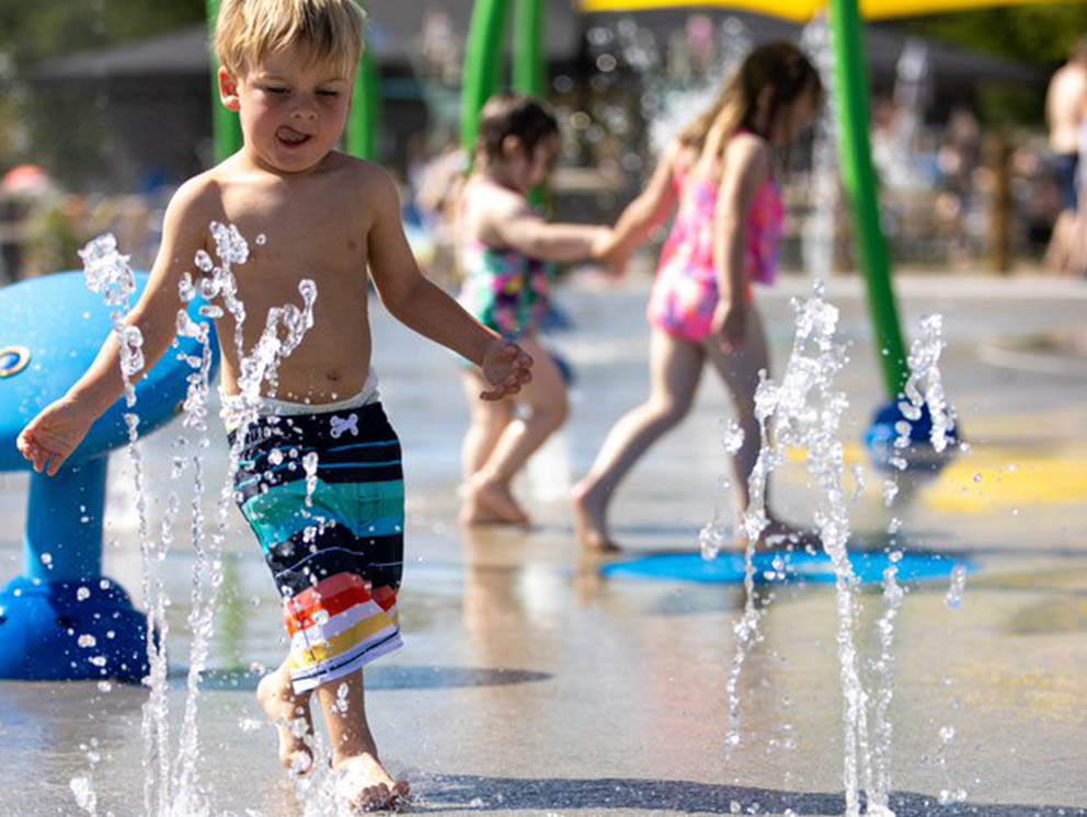 Children playing in the Spray Zone.